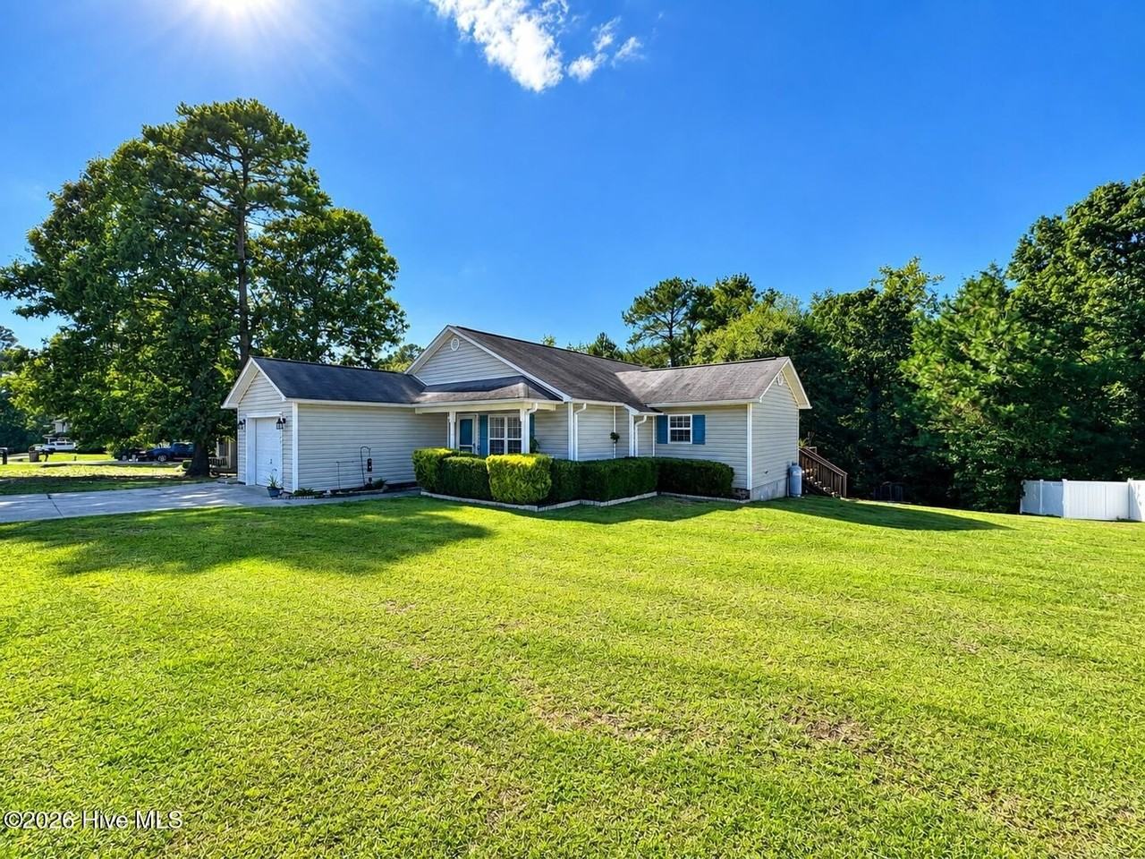 275 Brookstone Way - Photo 2 of 32