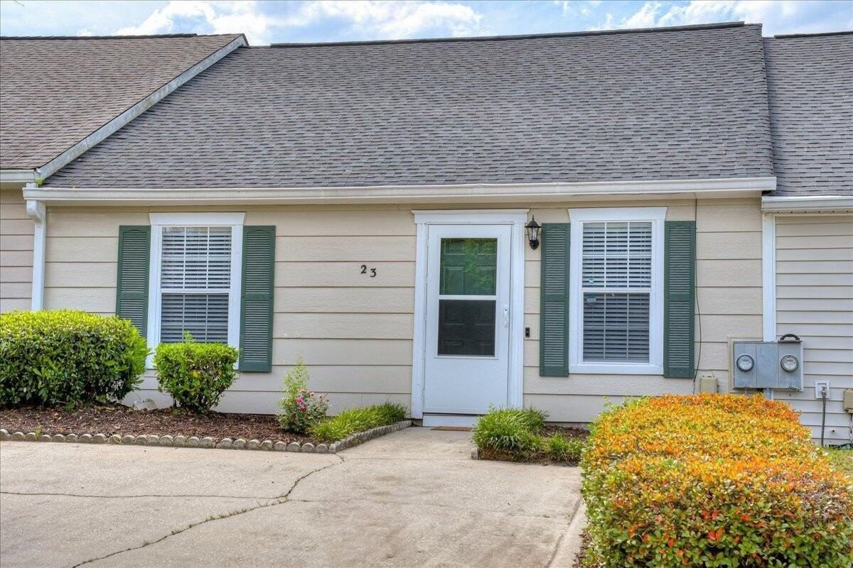 23 Londonberry Ln - Photo 3 of 44