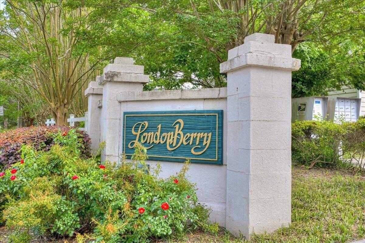 23 Londonberry Ln - Photo 4 of 44