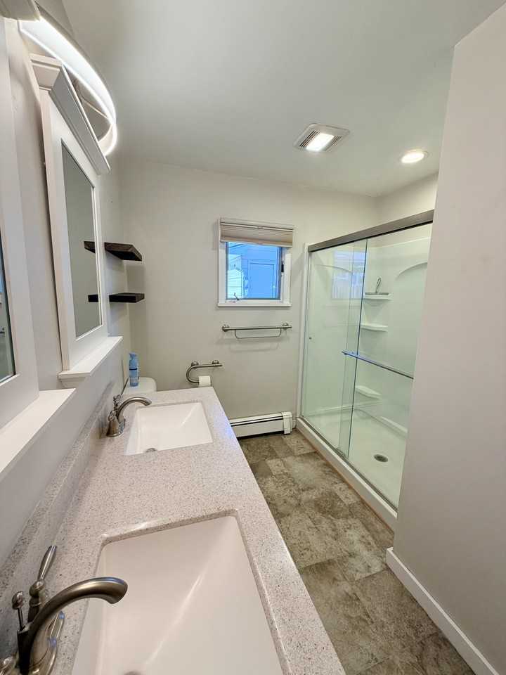 205 E Chinook St #1UP - Photo 7 of 18