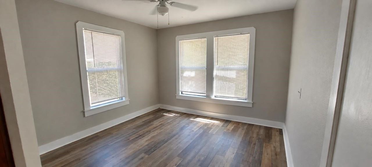 512 Avenue F - Photo 7 of 7