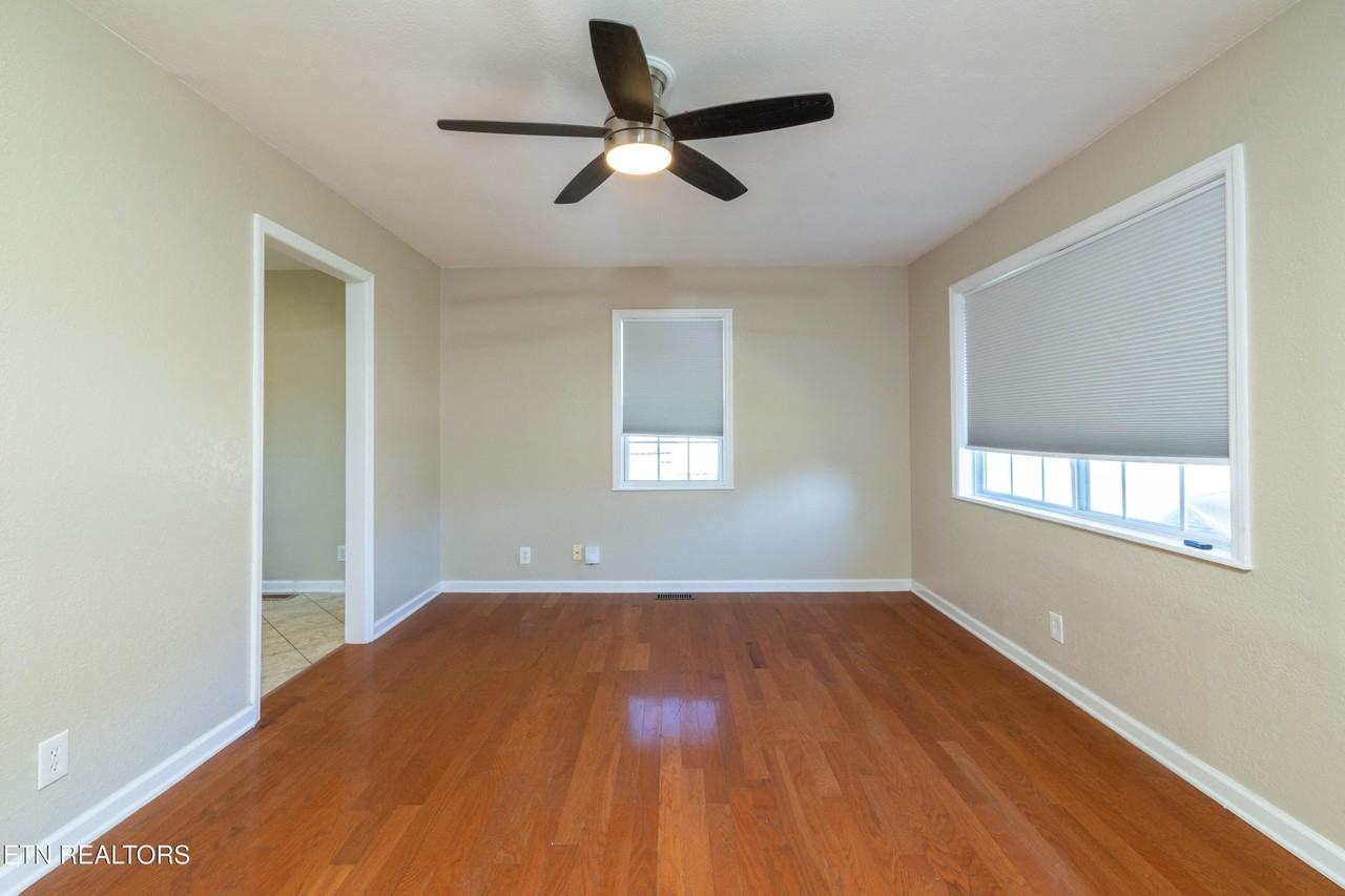 203 Coleman St - Photo 6 of 23