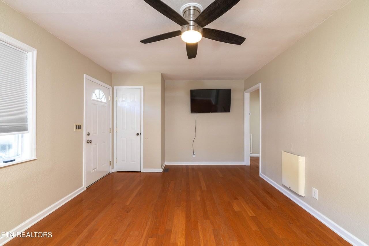 203 Coleman St - Photo 7 of 23