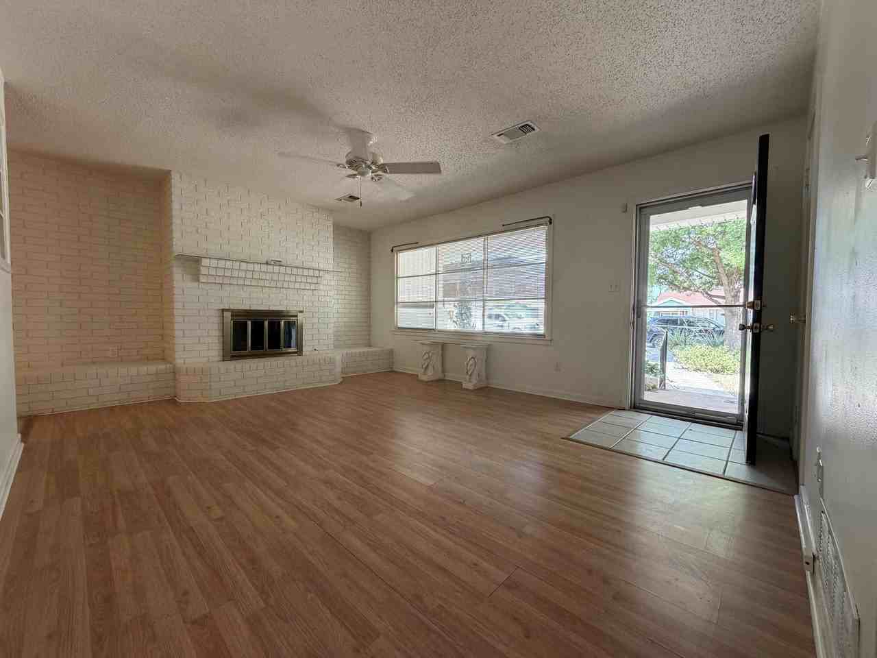 3303 36th St - Photo 4 of 20