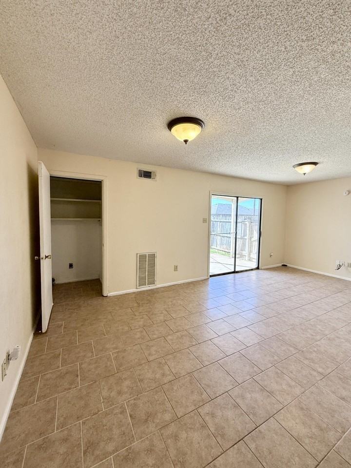 1503 Bradley St #D - Photo 6 of 34