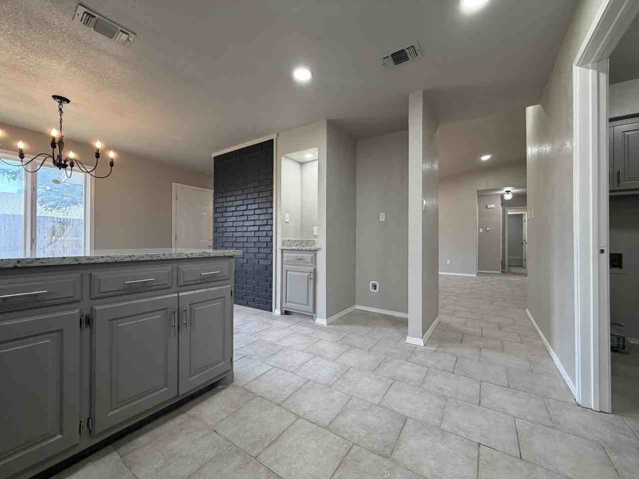 5723 91st St - Photo 7 of 22
