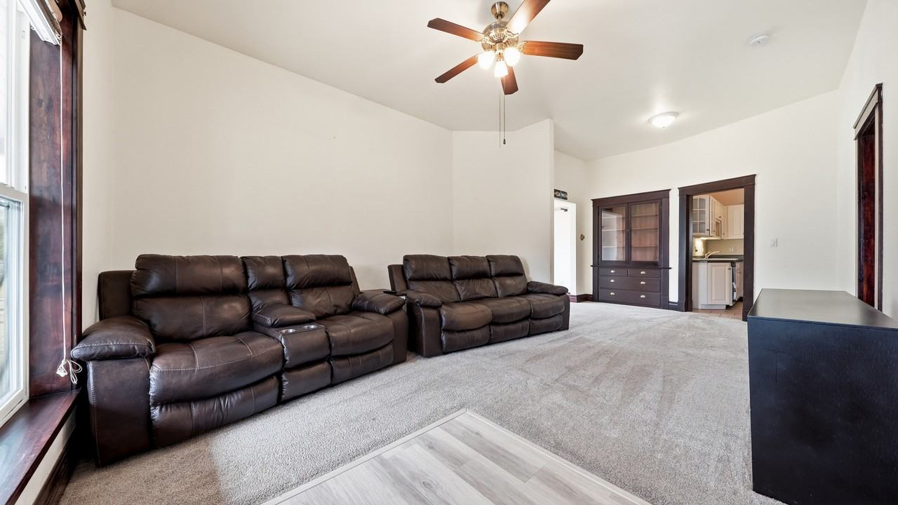 1245 Rood Ave #1 - Photo 3 of 29