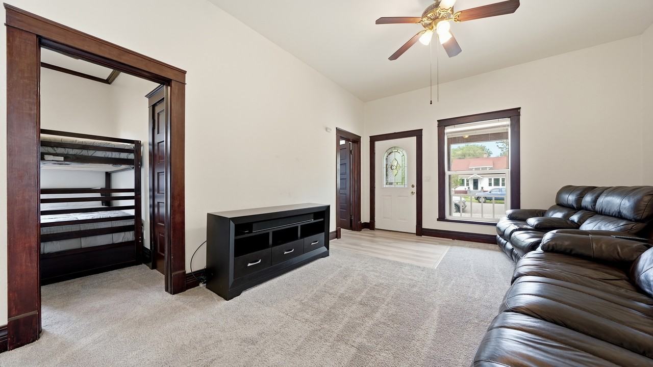 1245 Rood Ave #1 - Photo 4 of 29