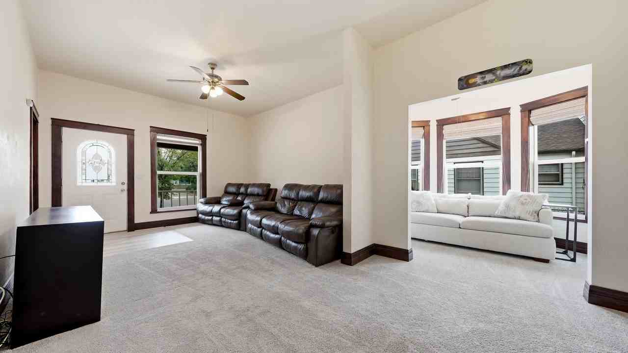 1245 Rood Ave #1 - Photo 5 of 29
