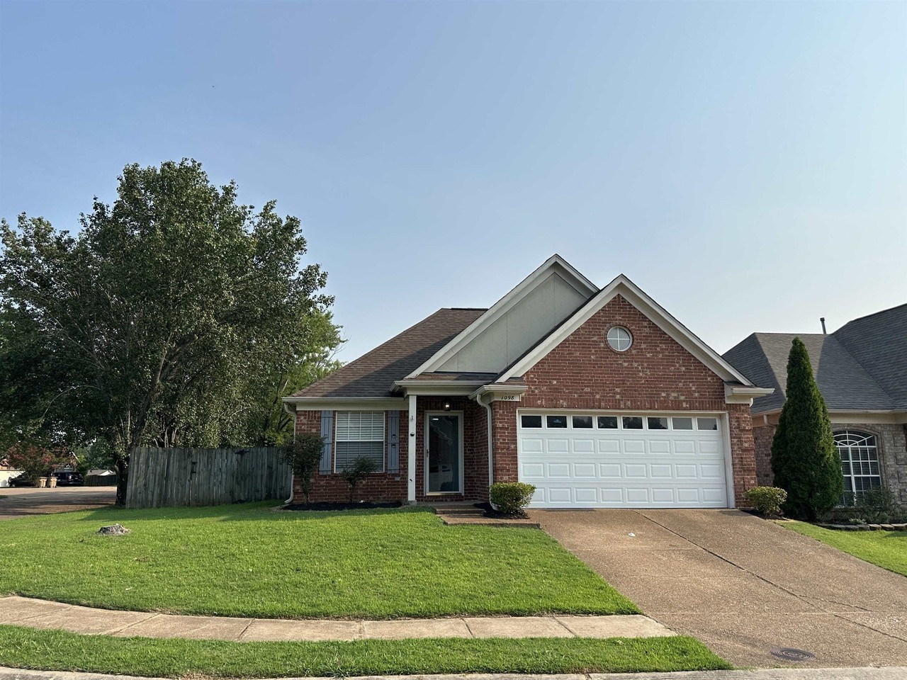 1098 Breezy Valley Dr