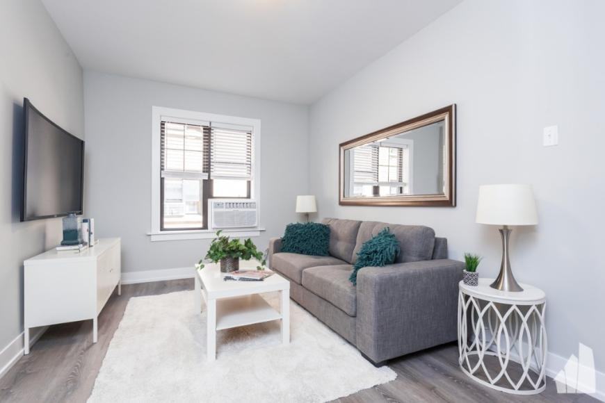 427 W Belden Ave - Photo 4 of 10