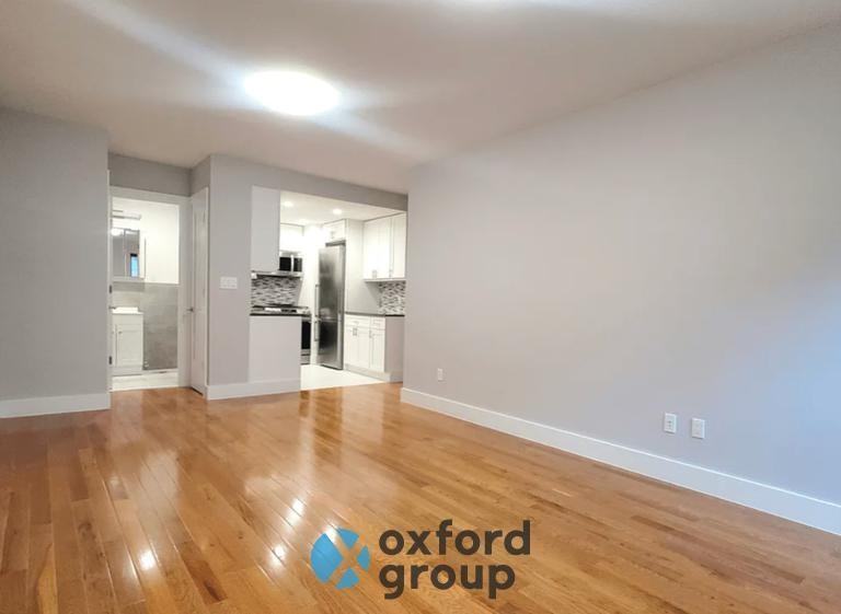357 E 58th St - Photo 2 of 7