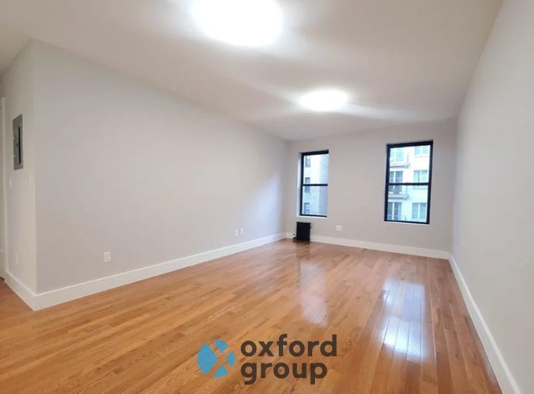 357 E 58th St - Photo 3 of 7
