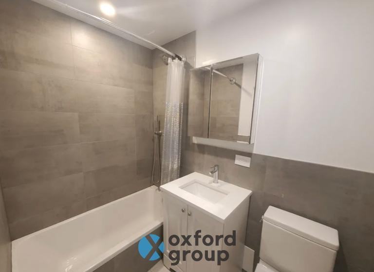 357 E 58th St - Photo 5 of 7