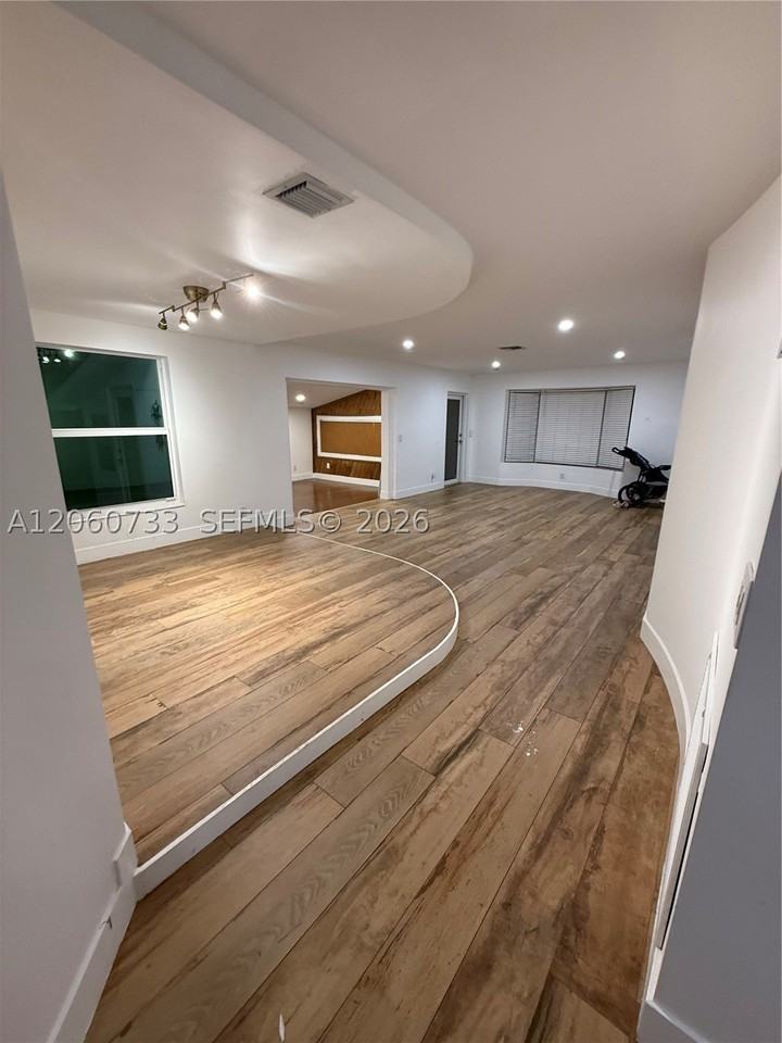 7161 Sw 13th St - Photo 3 of 18