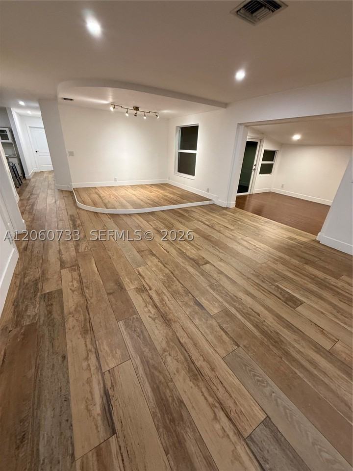 7161 Sw 13th St - Photo 4 of 18