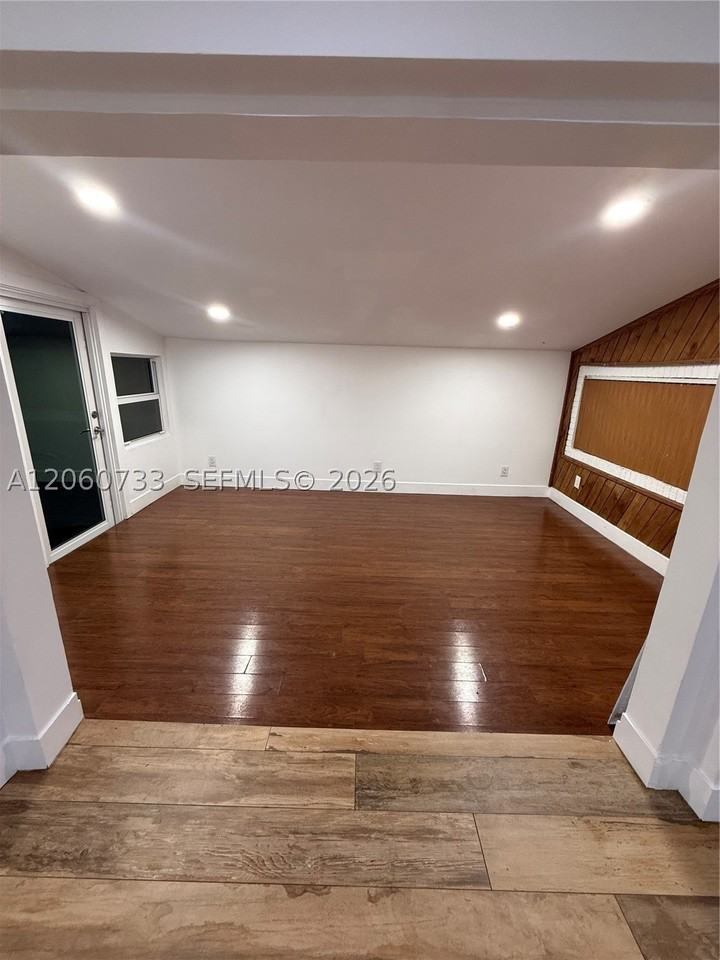 7161 Sw 13th St - Photo 5 of 18