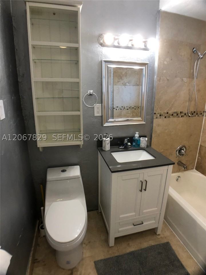 2111 Monroe Ter - Photo 5 of 36