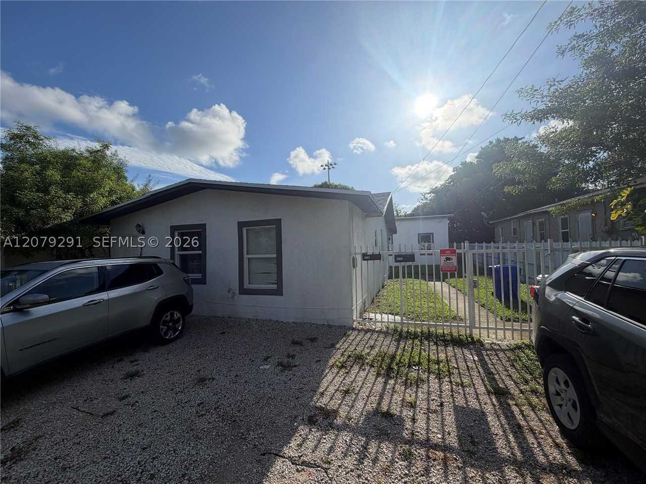 4729 Nw 15th Ave #4729 - Photo 2 of 4