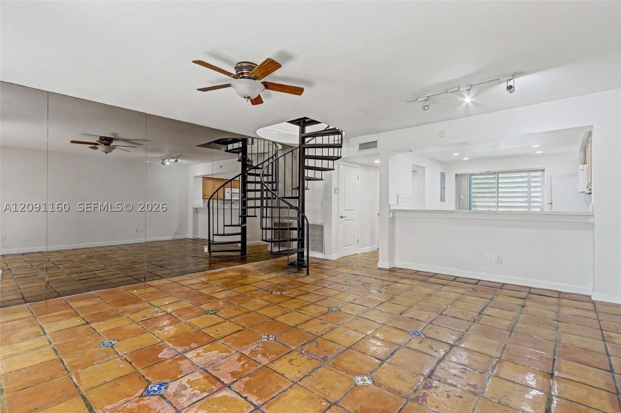 521 Ne 38th St #7 - Photo 4 of 47