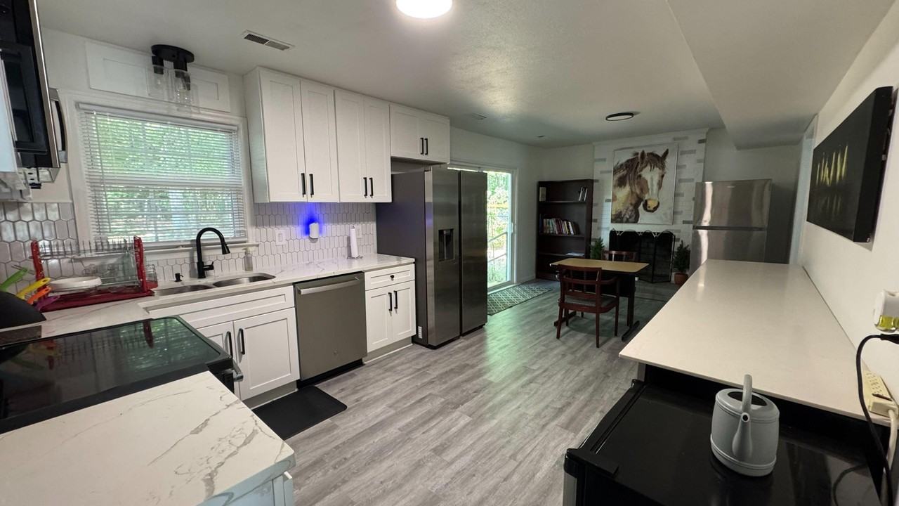 Cherrywood Ct - Photo 3 of 26
