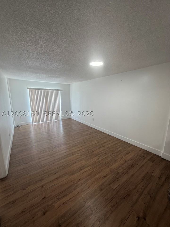 16465 Ne 22nd Ave #412 - Photo 3 of 22