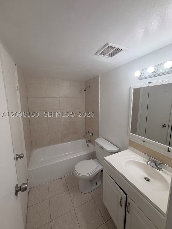 16465 Ne 22nd Ave #412 - Photo 6 of 22
