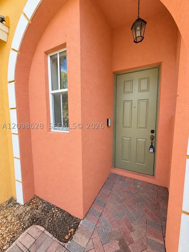2365 Ne 42nd Cir - Photo 3 of 20