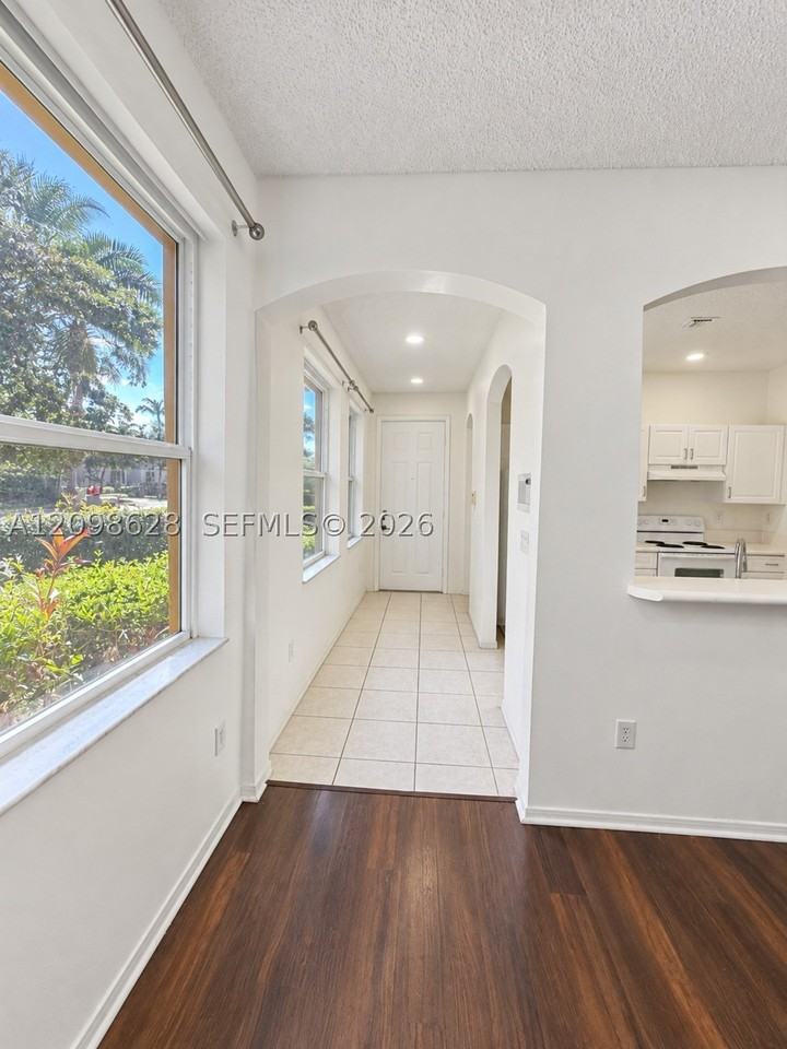 2365 Ne 42nd Cir - Photo 7 of 20