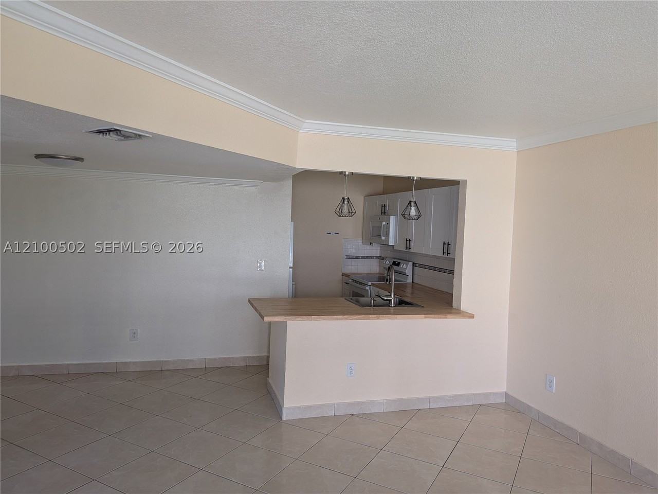 15320 Sunset Dr #14-14 - Photo 4 of 18