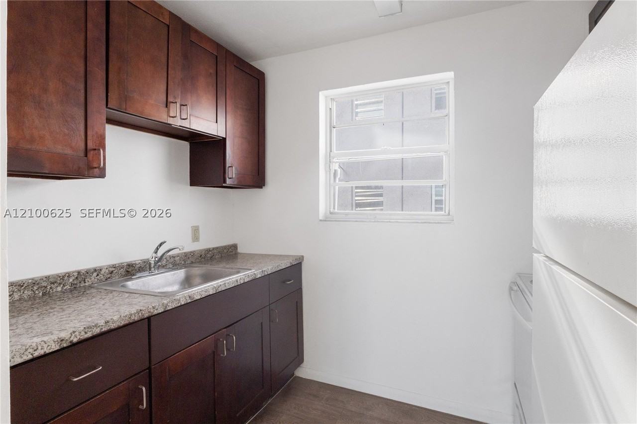 1251 Nw 59th St #2 - Photo 5 of 22