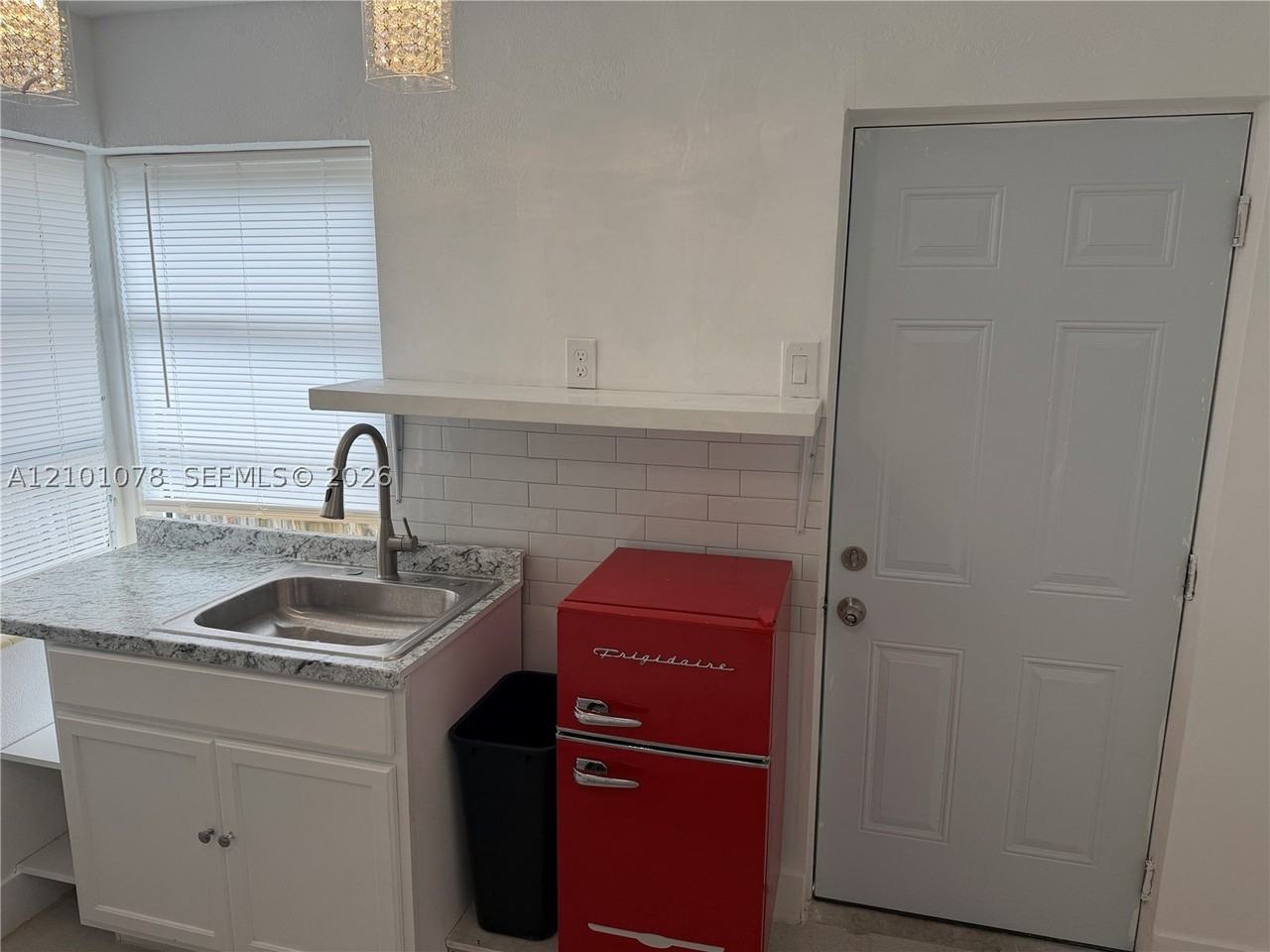 6331 Fillmore St #C - Photo 6 of 17