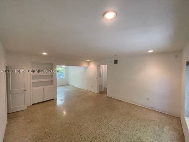 825 W 40th St #2 - Photo 2 of 21