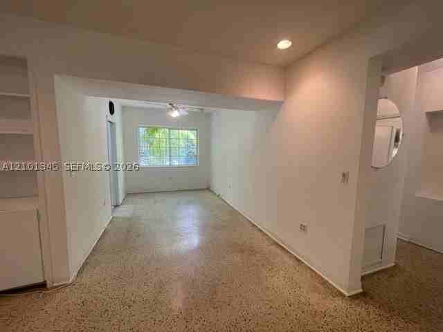 825 W 40th St #2 - Photo 3 of 21