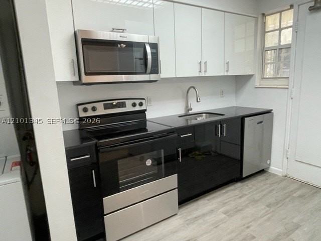 825 W 40th St #2 - Photo 6 of 21