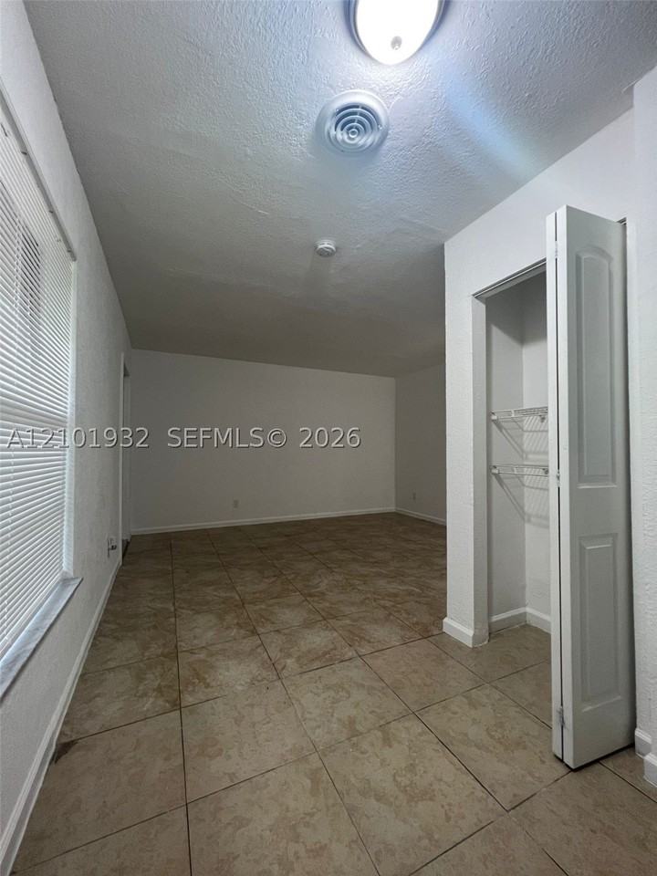 921 Nw 2nd Ave #2 - Photo 6 of 20