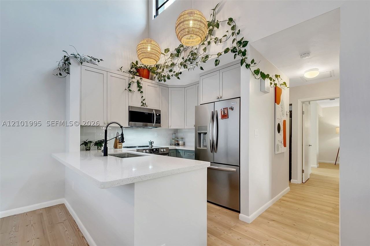 7707 Sw 100th St - Photo 5 of 19