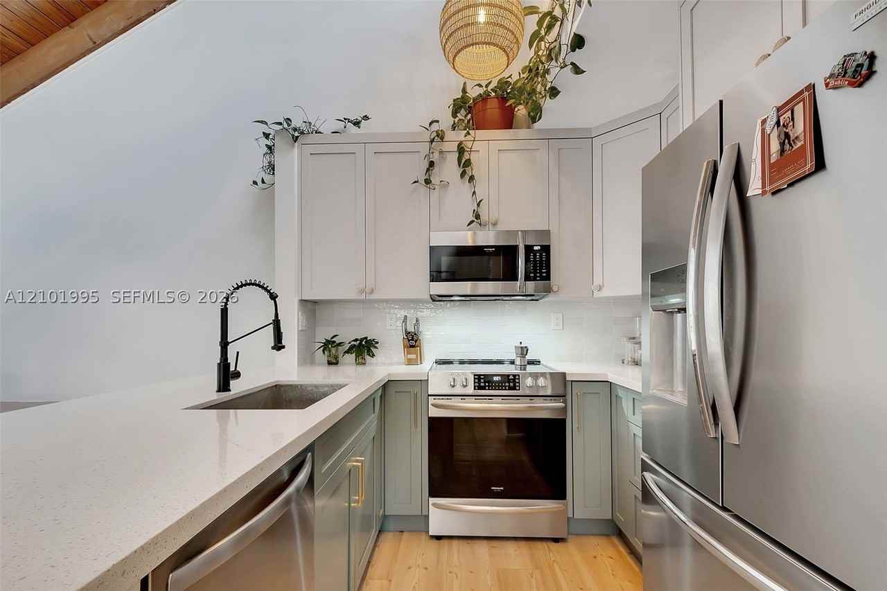 7707 Sw 100th St - Photo 6 of 19