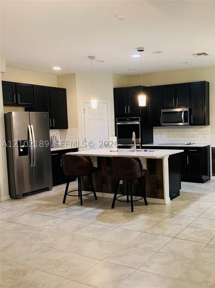 1815 Castleton Dr - Photo 3 of 45