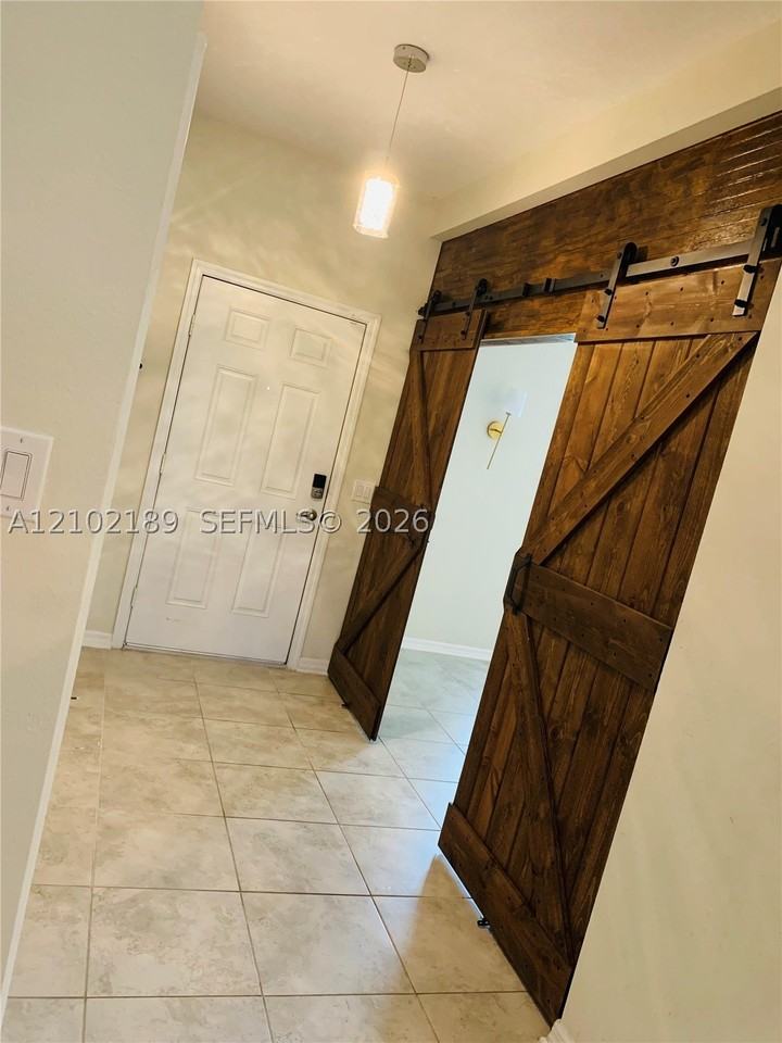 1815 Castleton Dr - Photo 6 of 45