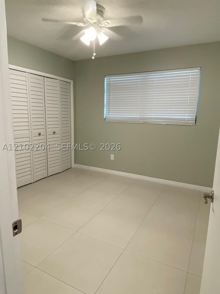 467 W 43rd Pl - Photo 4 of 19