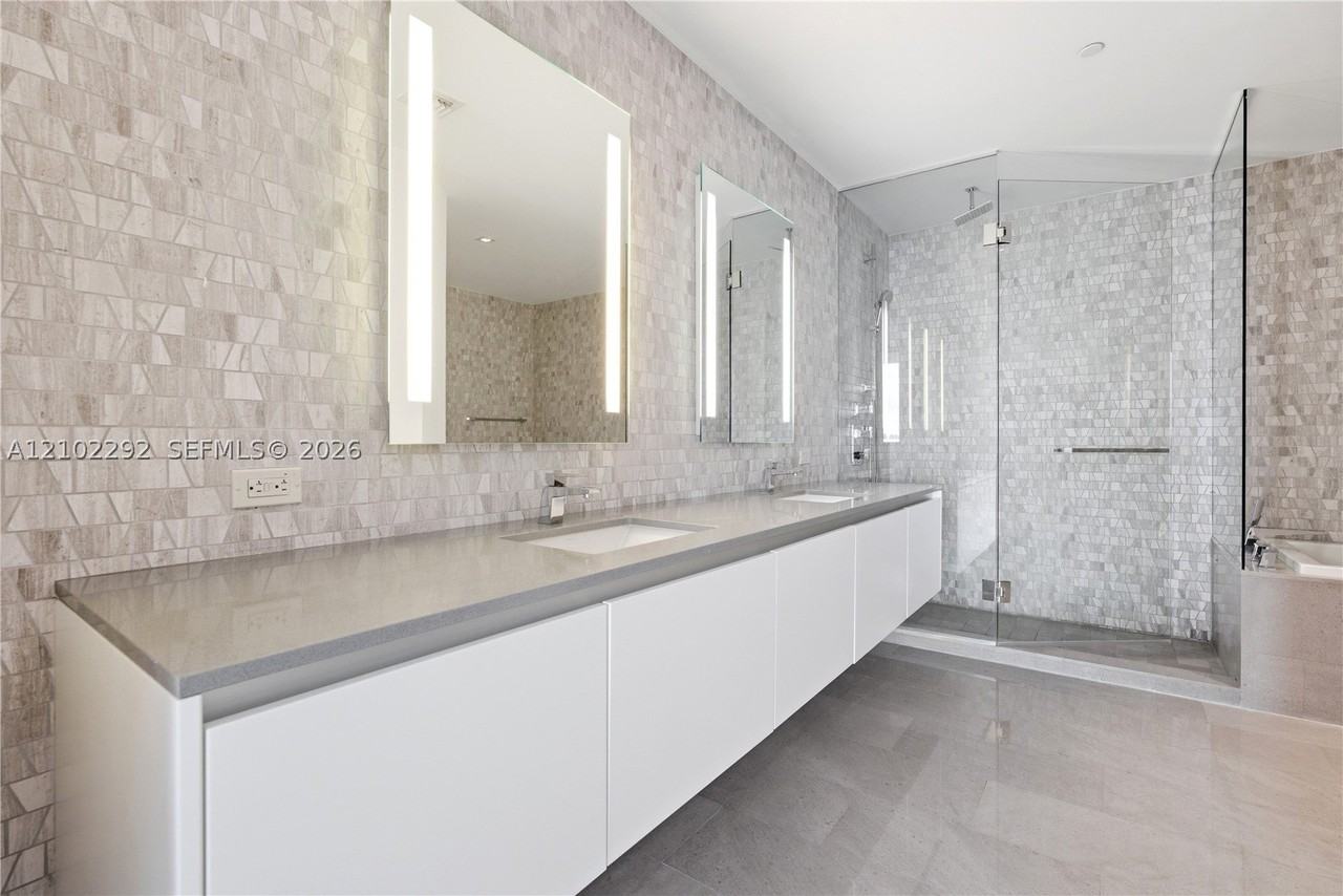 88 Sw 7th St #2302 - Photo 7 of 26