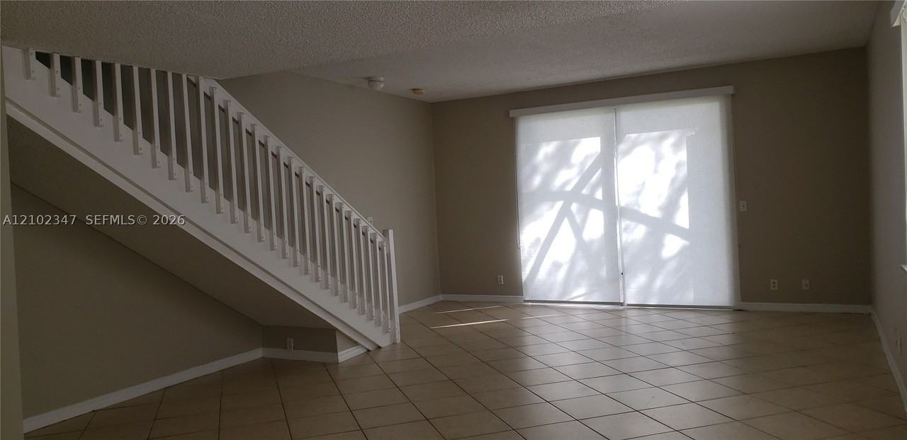 1267 Presidio Dr #6-42 - Photo 4 of 36