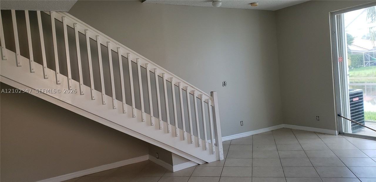 1267 Presidio Dr #6-42 - Photo 7 of 36