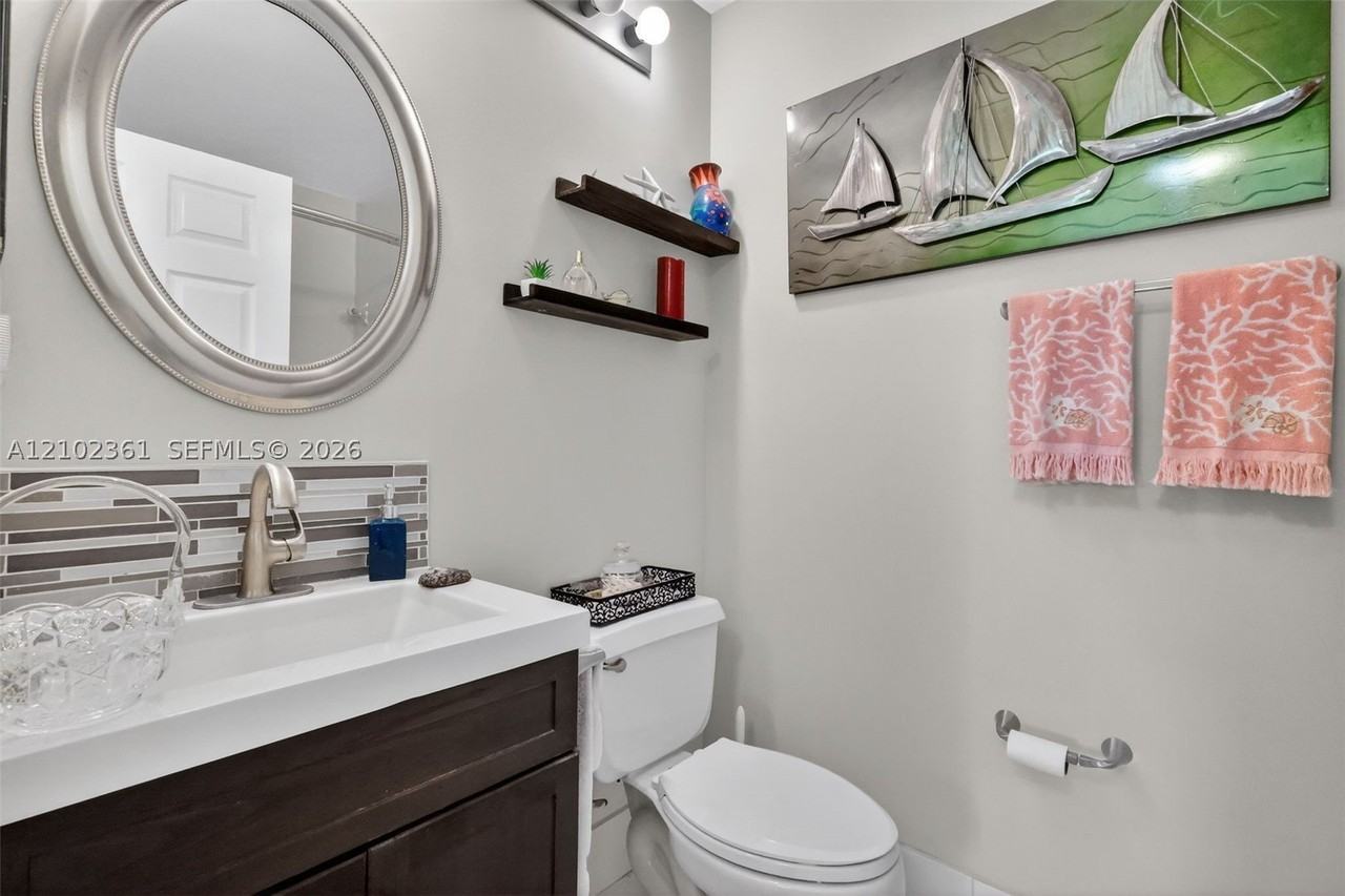 8033 Aberdeen Dr #102 - Photo 4 of 34