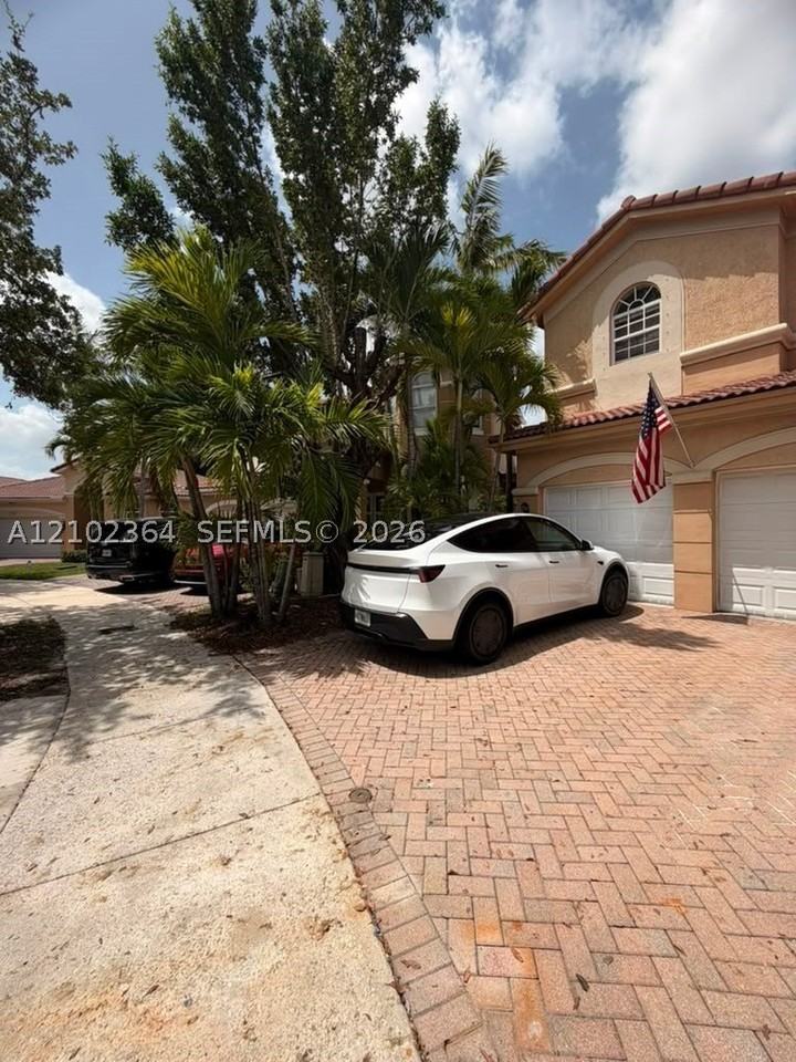 7716 Nw 113th Ave - Photo 4 of 33