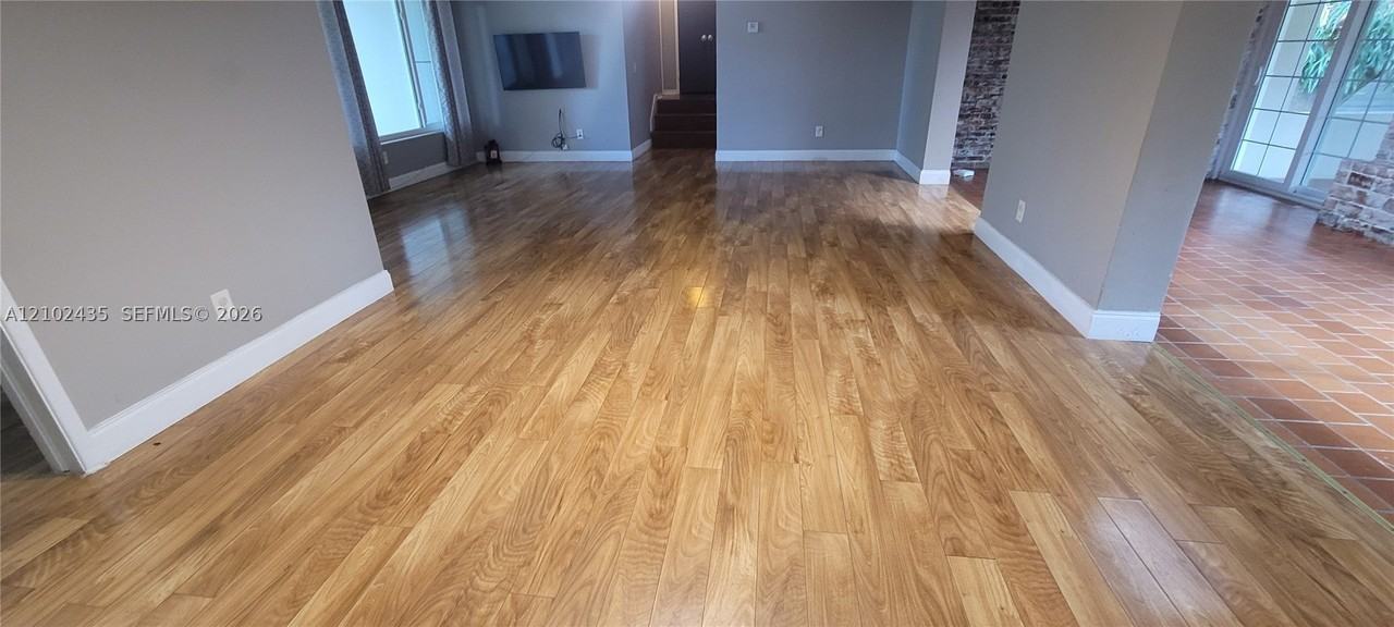 15110 Ne 9th Ct #0 - Photo 2 of 32