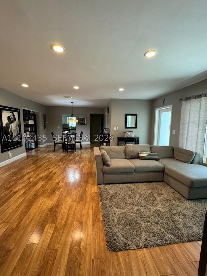 15110 Ne 9th Ct #0 - Photo 3 of 32
