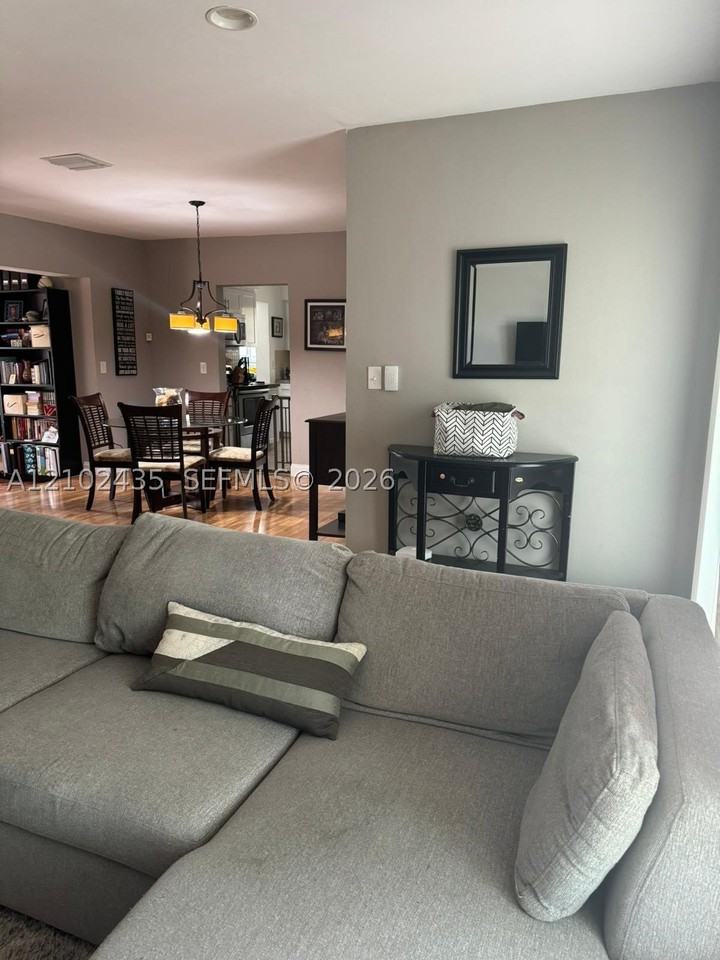 15110 Ne 9th Ct #0 - Photo 4 of 32