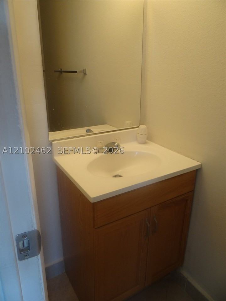 17901 Nw 68th Ave #R207 - Photo 4 of 26